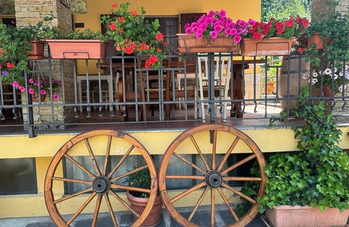 Germagno House | Iris House, Room with Garden surrounded by greenery 5 km from the lake