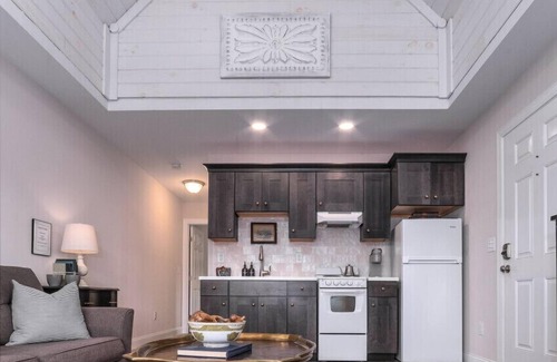 Lexington Cottage | Irish Farmhouse - Lexington VA