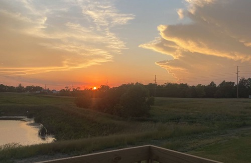 Ankeny House | Is this Heaven? No It’s Iowa!n4-bedroom home on pond in welcoming Ankeny w/Wifi