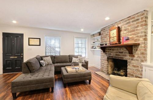 Historic Downtown Savannah Apartment | Isaac LaRoche Garden