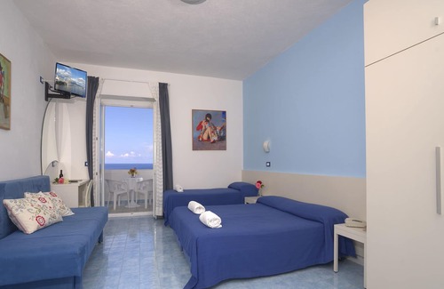 Forio Bed & Breakfast | Ischia-Forio with a breathtaking view, above the Poseidon Gardens, 3 people