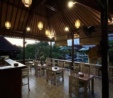 Mushroom Bay Hotel | Island Cabanas Formerly Taman Sari Villa