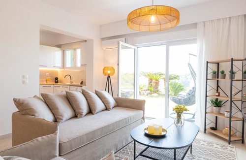 Petaloudes Apartment | Island Hills