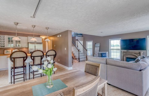 Stevensville House | Island Life! Kent Island Waterfront with Pool-Bring your boat!