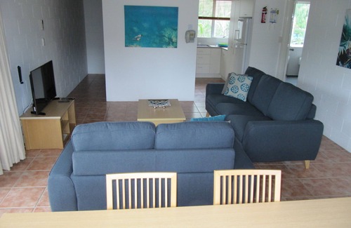 Nelly Bay Apartment | Island Palms Resort
