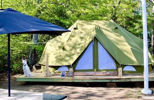 Monmouth House | Island Tent Overlook in Maine