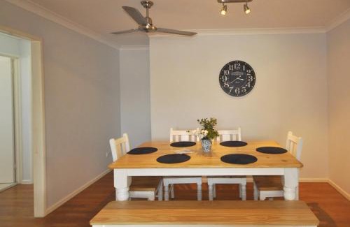 Bongaree Apartment | Island Time
