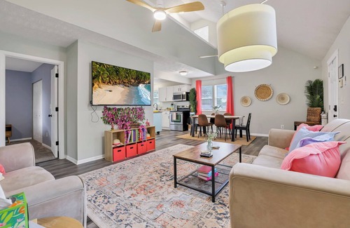 Buckeye Lake House | Island Vibes- 2 Blocks from Lake +Hot Tub