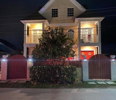 Gambier Apartment | Island Vibes Point of View- Near Beach & Airport