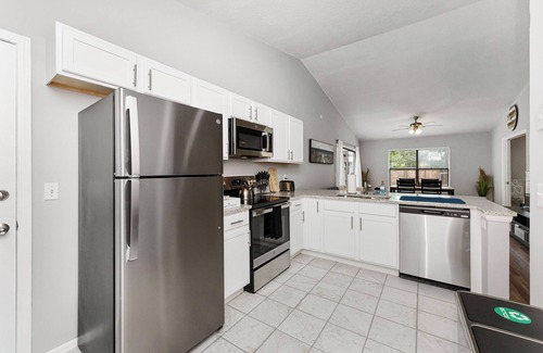 Southside House | Islander Oasis: 2 Bed/1 Bath Cottage Retreat - Pet-friendly!