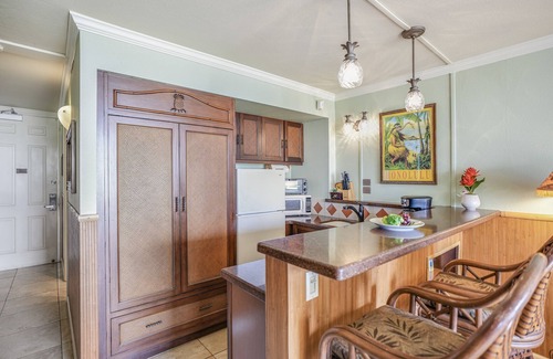 Wailua Apartment | Islander on the Beach 152 Direct Oceanfront Studio