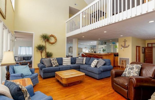 Golden Mile House | Isle Of The Palms 9 Bedroom Home