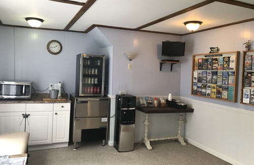 Trenton Hotel | Isleview Motel and Cottages