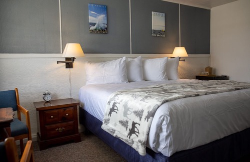 Trenton Hotel | Isleview Motel and Cottages