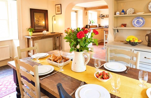 Thrapston House | Islip Mill House - Beautiful Riverside Home