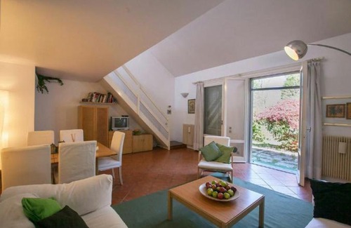 Ispra House | Ispra Villa Sleeps 6 Pool