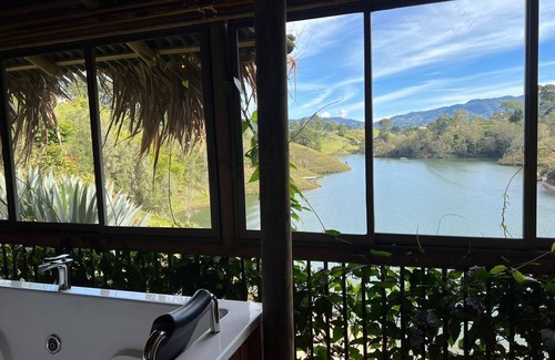 El Penol Cabin | ISRAEL Suite 4 people with jacuzzi and lake view