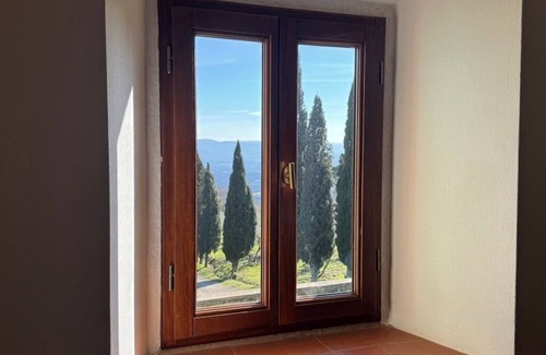 Loro Ciuffenna Villa | Poggio Corsucci.Historic stone house with swimming pool and enchanting view.