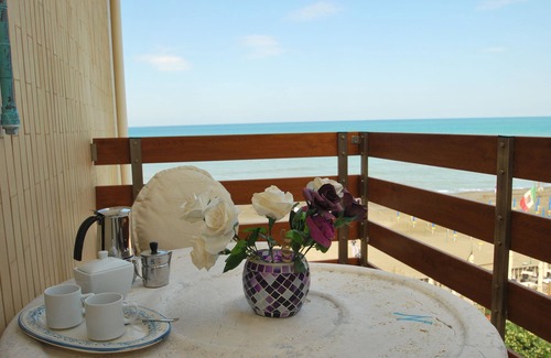 Marina di Castagneto Carducci Apartment | Elegant studio apartment with enchanting sea views from the terrace