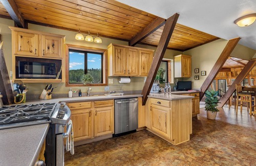 Baderville Cabin | It's Aspen time in Flagstaff | Local Discounts