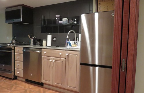 Columbia Heights House | It's SUMMERTIME in DC! SAVE on a COZY NW DC 1BR Apt in Adams Morgan near METRO!