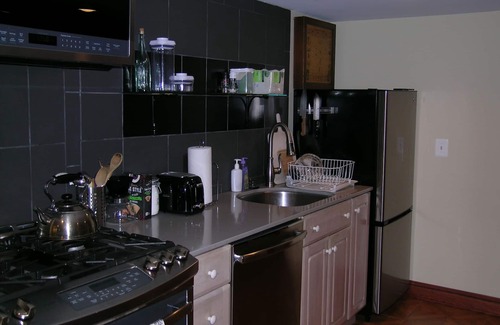 Columbia Heights House | It's SUMMERTIME in DC! SAVE on a COZY NW DC 1BR Apt in Adams Morgan near METRO!