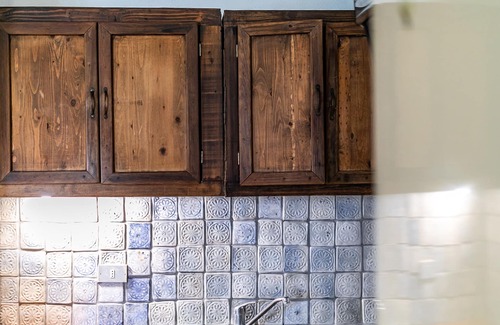 Ruoni Apartment | Apartment La casa di Maurizio with Sea View, Balcony & Wi-Fi