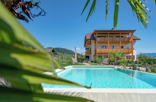 Termeno Sulla Strada del Vino Apartment | Sonnenhof apartment "Kastelaz" with panoramic terrace and saltwater pool