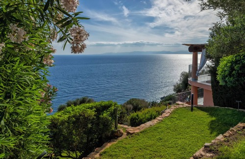 Torre delle Stelle Villa | Villa Patty with infinity pool in front of the sea, parking and wifi