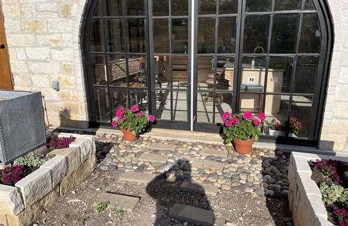 Fredericksburg Villa | Italian 2BR Villa settled in Wine Country Fredericksburg