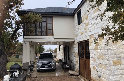 Fredericksburg Villa | Italian 2BR Villa settled in Wine Country Fredericksburg