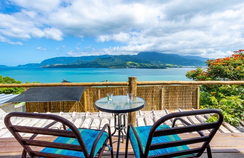 Portinho Apartment | Italian panoramic penthouse suite and hill 12 minutes from the beach, we accept pets!