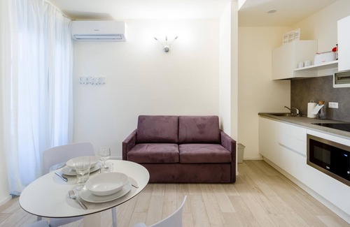 Magenta Apartment | Italianway - The B Village Business - 10