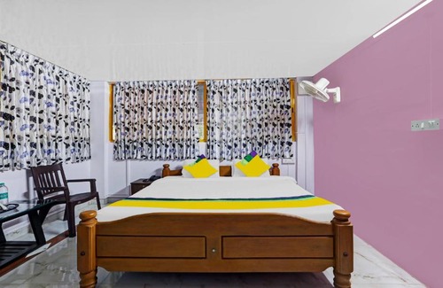 Mahadevpet Hotel | Itsy By Treebo - Iha Comforts With Mountain View