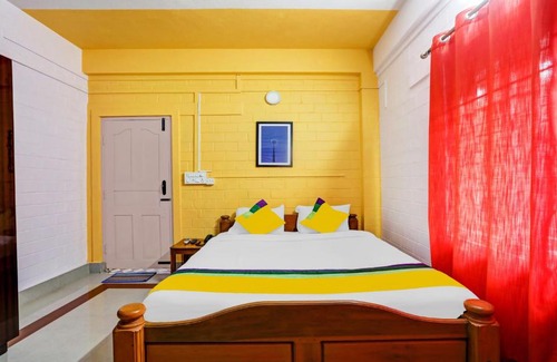 Mahadevpet Hotel | Itsy By Treebo - Iha Comforts With Mountain View