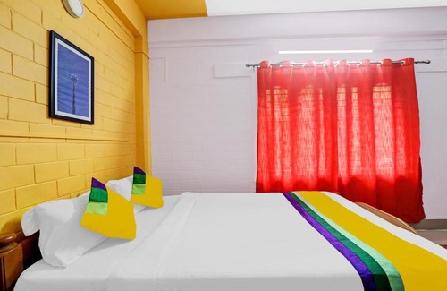 Mahadevpet Hotel | Itsy By Treebo - Iha Comforts With Mountain View