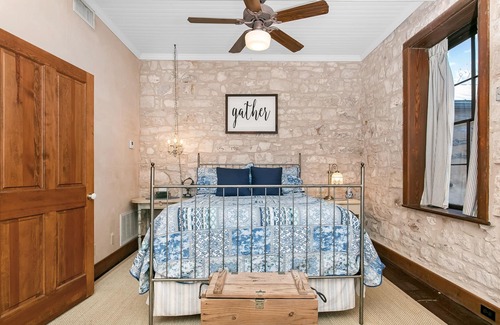 Fredericksburg Hotel | Itz Inn Back Courtyard Suite | Sleeps 2 | Next to Hondo's On Main Street