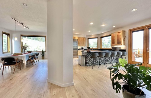 Boulder House | Ix'Calinda, Stunning Mountain Luxury Gateway, 15 mins to town.