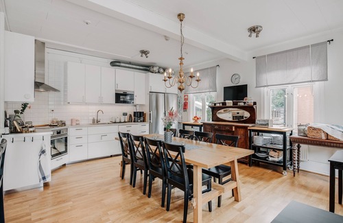 Norra Skara Bed & Breakfast | Järnvägshotellet B & B