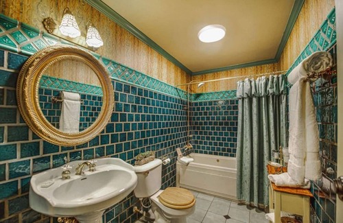 Elizabethtown Bed & Breakfast | J. Buchanan Boudoir at Moonstone Manor