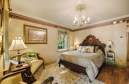 Elizabethtown Bed & Breakfast | J. Buchanan Boudoir at Moonstone Manor