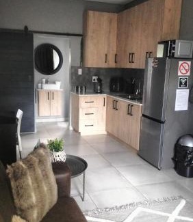 Rooihuiskraal Apartment | J & M Elegant Escape