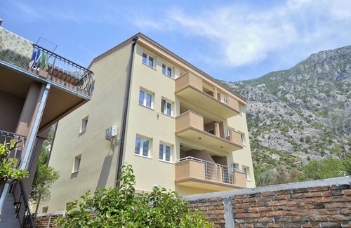 Orahovac Hotel | J & P Apartments Orahovac
