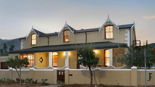 Montagu House | J's Audacious Living Montagu Self Catering