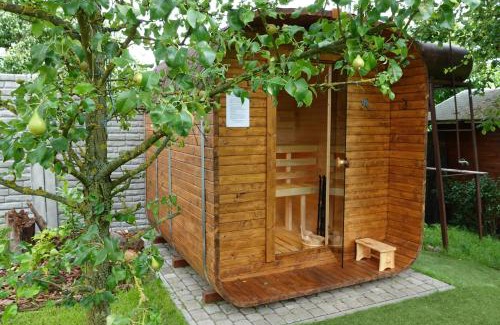 Pila House | "Jabłonie i grusze" Nice home in a big garden with sauna and wifi