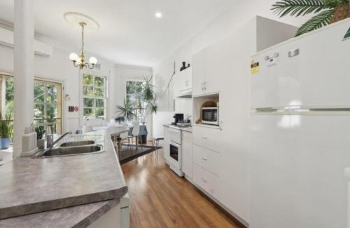 Korora Villa | Jacaranda Villa Korora Beach NSW