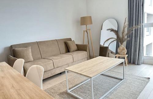 Vigo Apartment | Jacinto Benavente 15, 6A by YBH