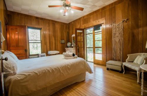 Central Lake House | Jack Room BW Boutique Hotel