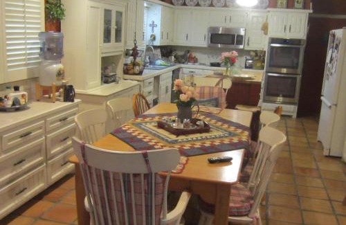 Shallowater Bed & Breakfast | Jackson House Western Room
