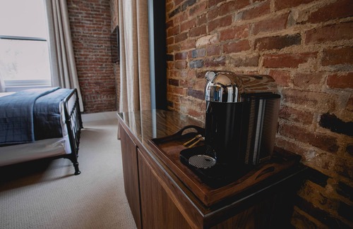 Jacksonville Hotel | Jacksonville Inn Room #5: Luxurious 1 BR King Guest Room. Walkable to the Britt Festival, downtown shops, and wine tasting rooms. Experience historic charm with modern comfort!